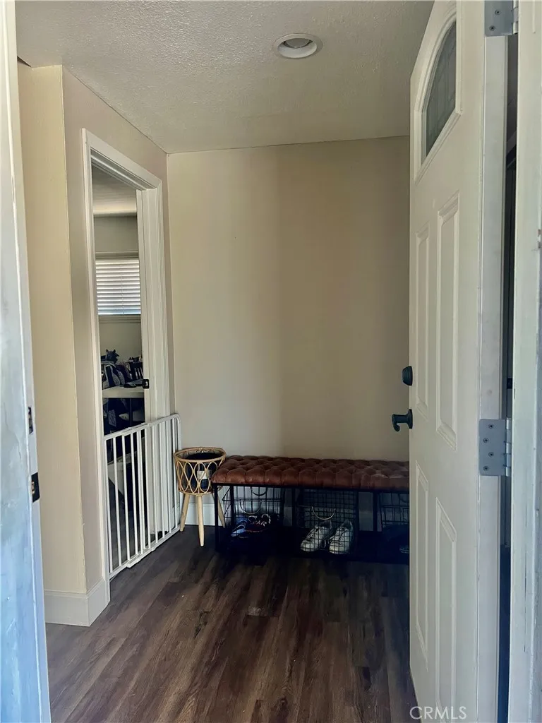 1291 Kelley Avenue, Corona, California 92882 home-pic-3